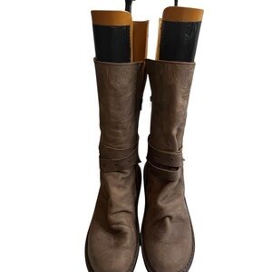 TRIPPEN  Brown Combat Boots Distressed Leather, size 9.5, pre-owned, gently used